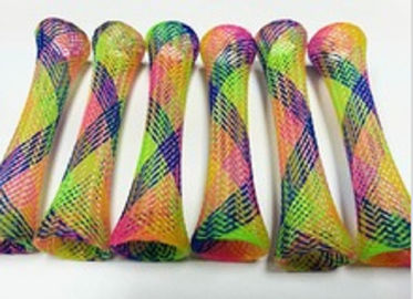 Le jouet flexible coloré de chat de tubes de maille de Kitty Boinks choie des produits